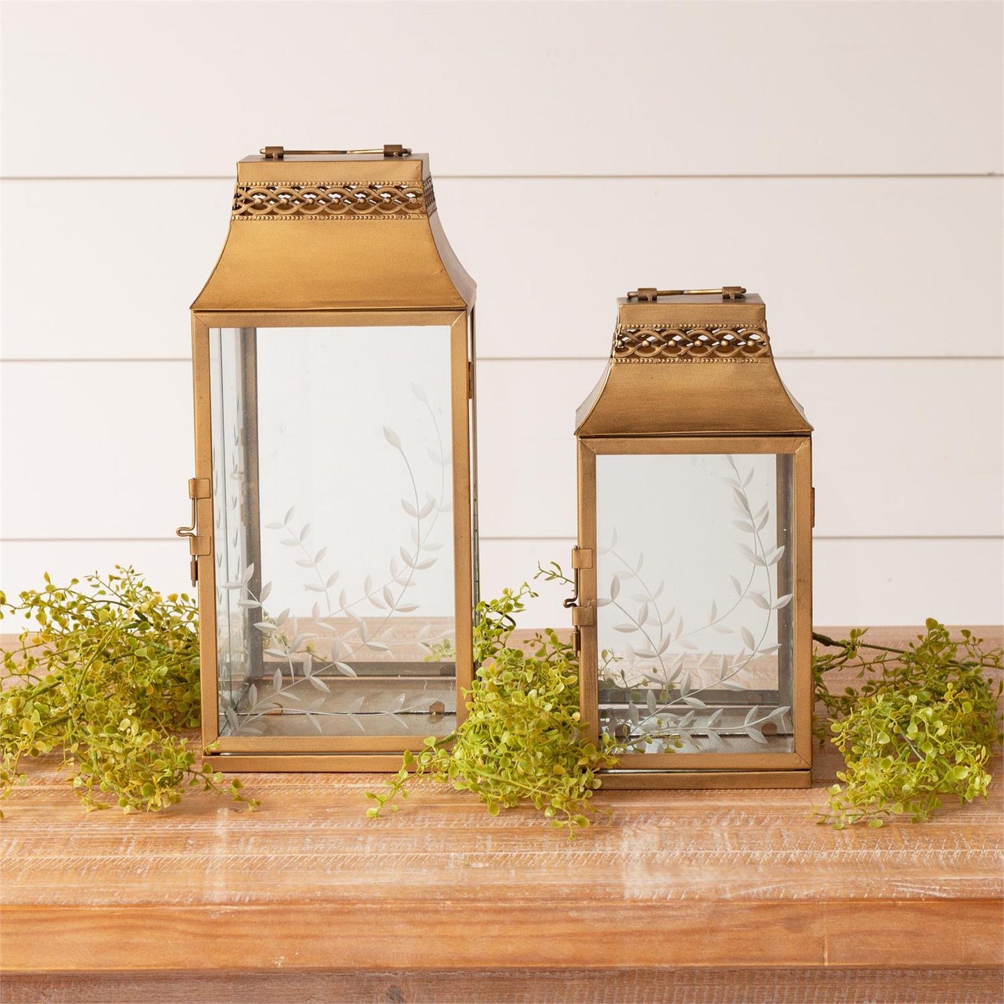 Gold Finish Mirrored Wall Sconce