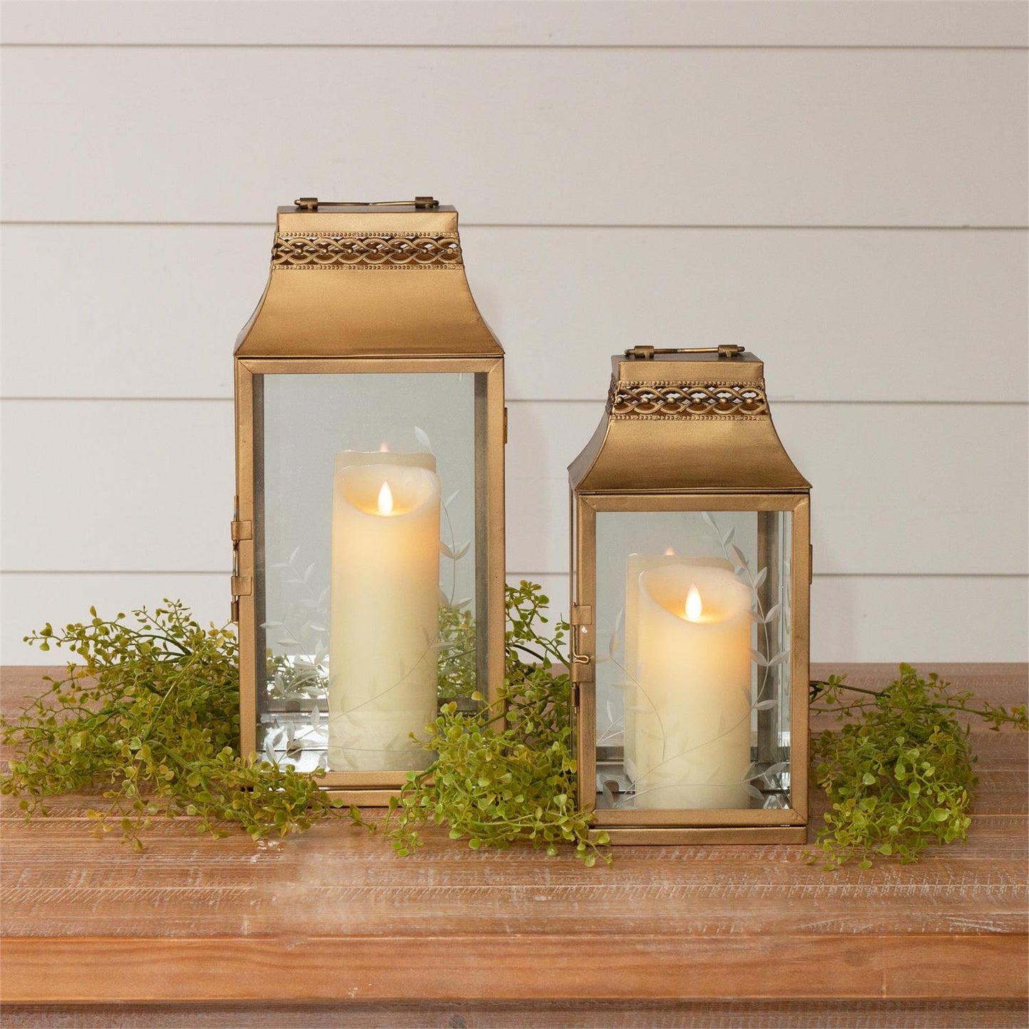Gold Finish Mirrored Wall Sconce