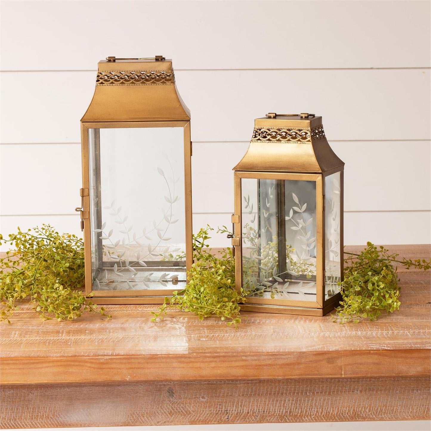 Gold Finish Mirrored Wall Sconce