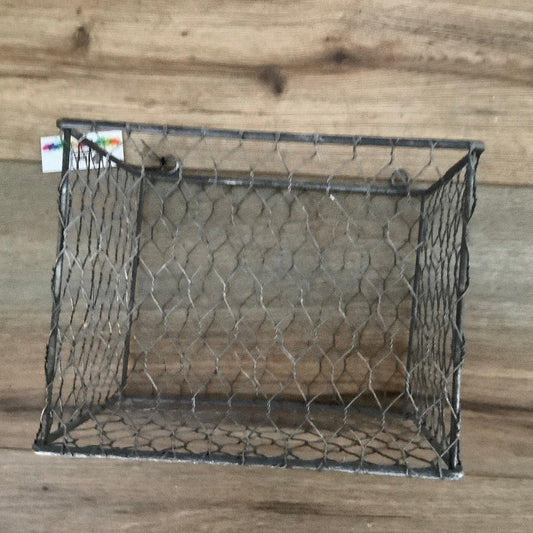 Chicken wire hanging bin