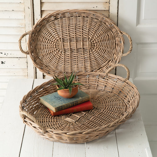 Wicker trays in two sizes