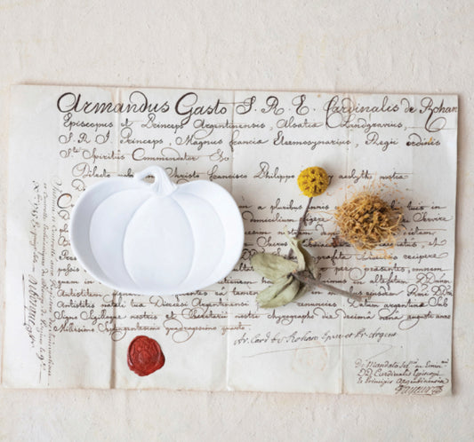 Stoneware pumpkin dish