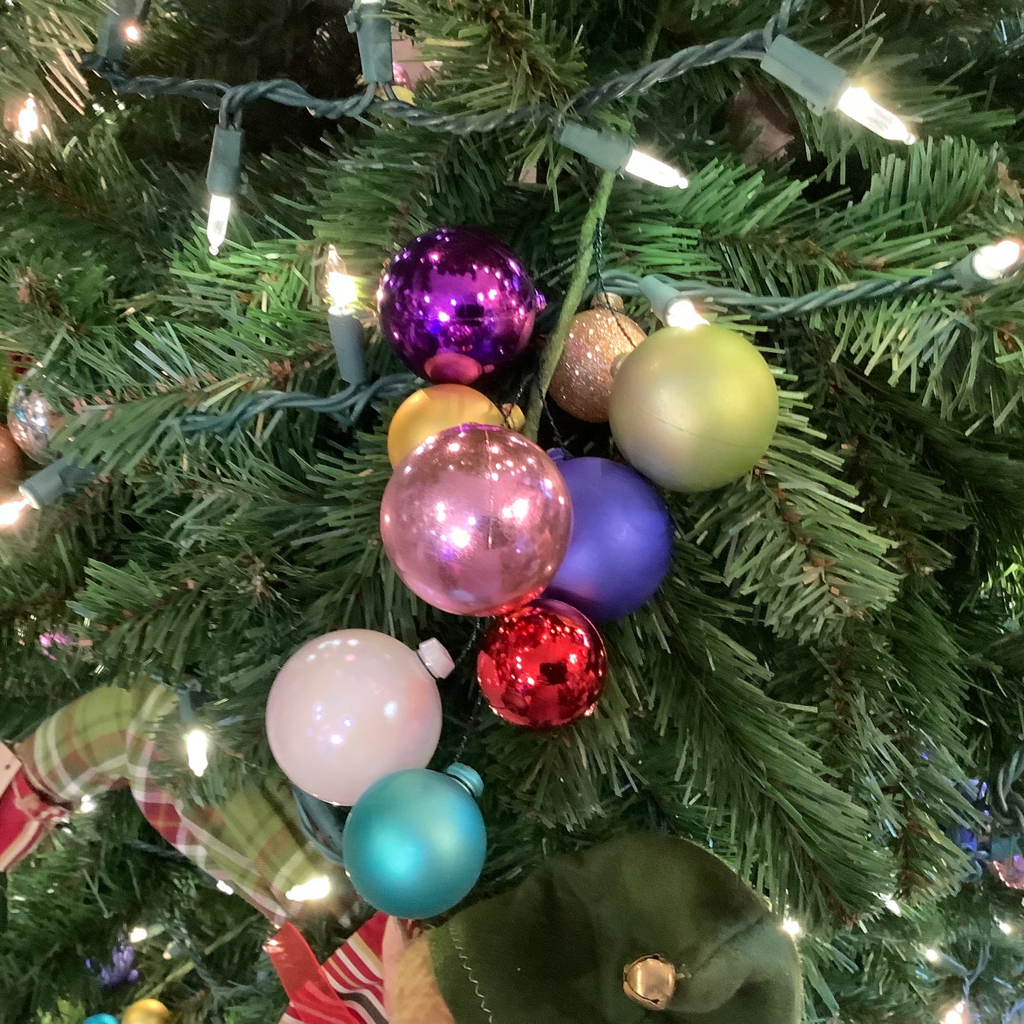 Multicolored ornament pick
