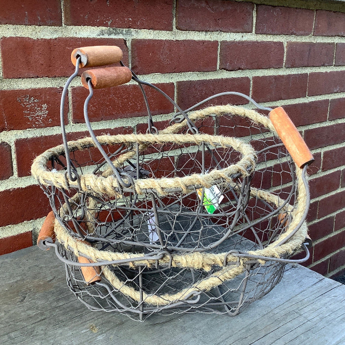 Chicken wire basket with wood handles