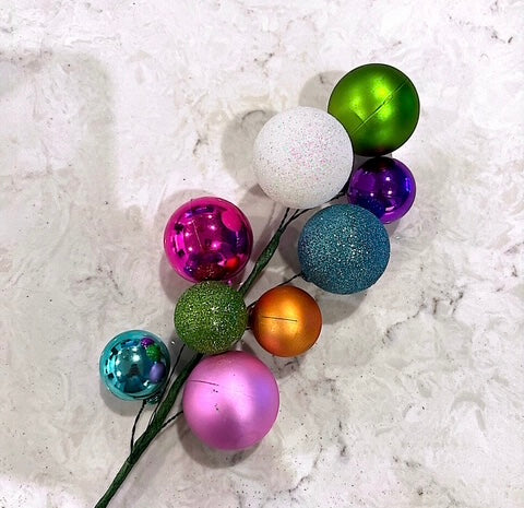 Multicolored ornament pick