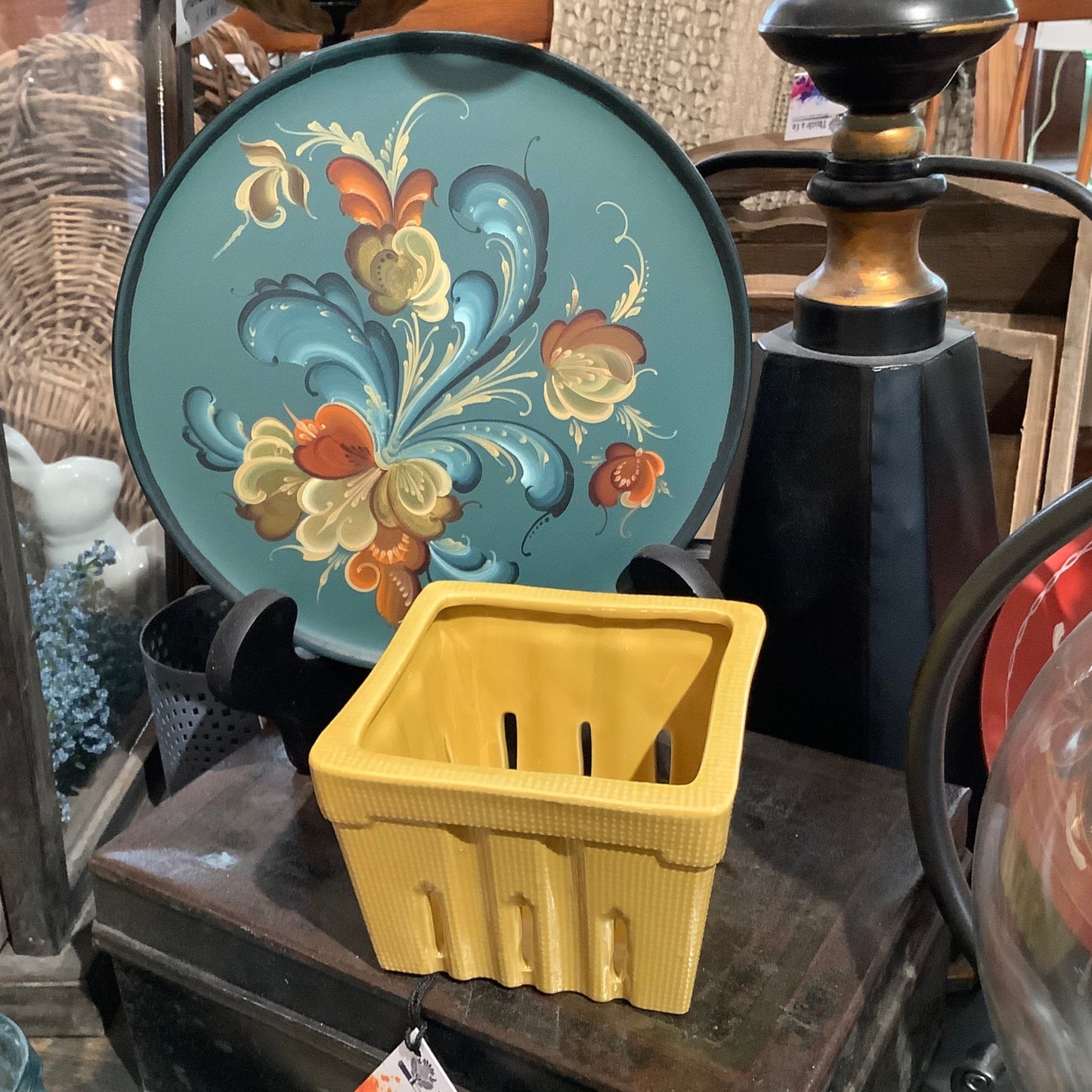 Ceramic berry bowl