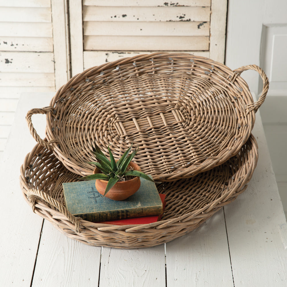 Wicker trays in two sizes